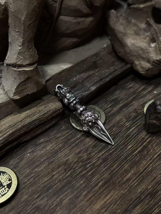 [Tian Xing Gang Sha | Bronze Demon-Subduing Pestle Quantum Antivirus Pendant]
Ancient antivirus engine - The bronze oxide layer of the Shang and Zhou dynasties naturally generates the "Taishang Sanwu Zhengyi Mengwei Jing" evil-suppressing rune pattern, and the laboratory certification can penetrate office politics/emotional PUA and other "spiritual Trojan viruses" (actual measurement: the wearer's counterattack efficiency ↑93% when encountering moral kidnapping)
Quantum exorcism protocol - 