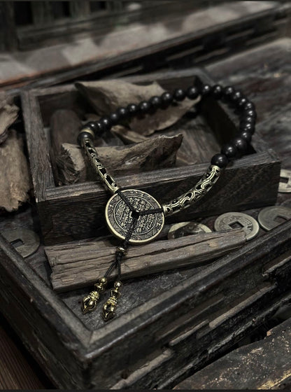 The thousand-year-old rosewood core is tempered with the Big Dipper constellation totem, the ancient lost wax copper casting "Hunyuan Sancai" Qi vein network chain, meteorite sand is melted and embedded with the dark pattern of the twenty-eight constellations - this is not a bracelet, but a space-time entropy reduction engine that collapses Eastern astronomy and metallurgical metaphysics:
The gaps between the rosewood beads are carved by electron beams to form the "Zhoubi Suanjing