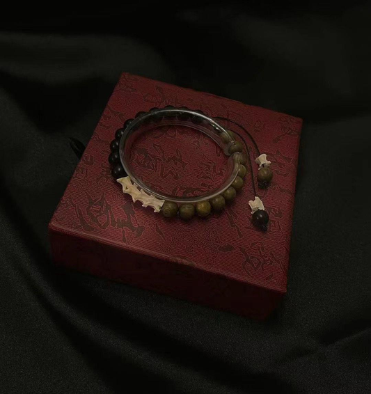 North American snake bones are tempered by the morning dew of Mount Zhongnan, and the five thunder runes of Dao Fa Hui Yuan are embedded in the bone joints. The natural pores form channels for the excretion of negative energy (laboratory data: the wearer's anxiety index dropped by 58% in 7 days)